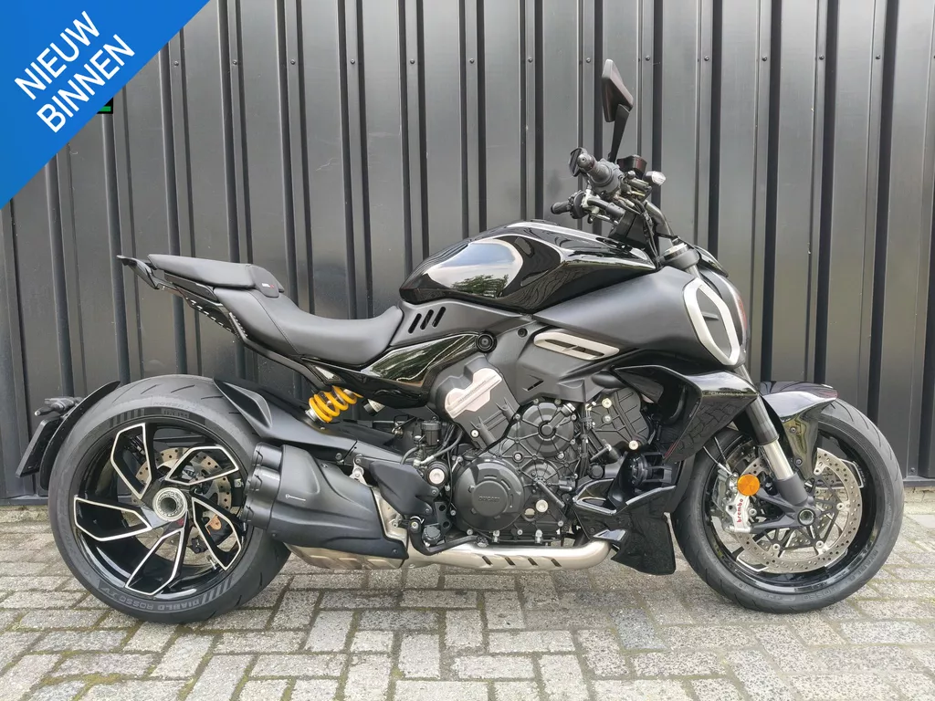 Ducati Diavel V4