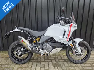 Ducati Desert X Akrapovic