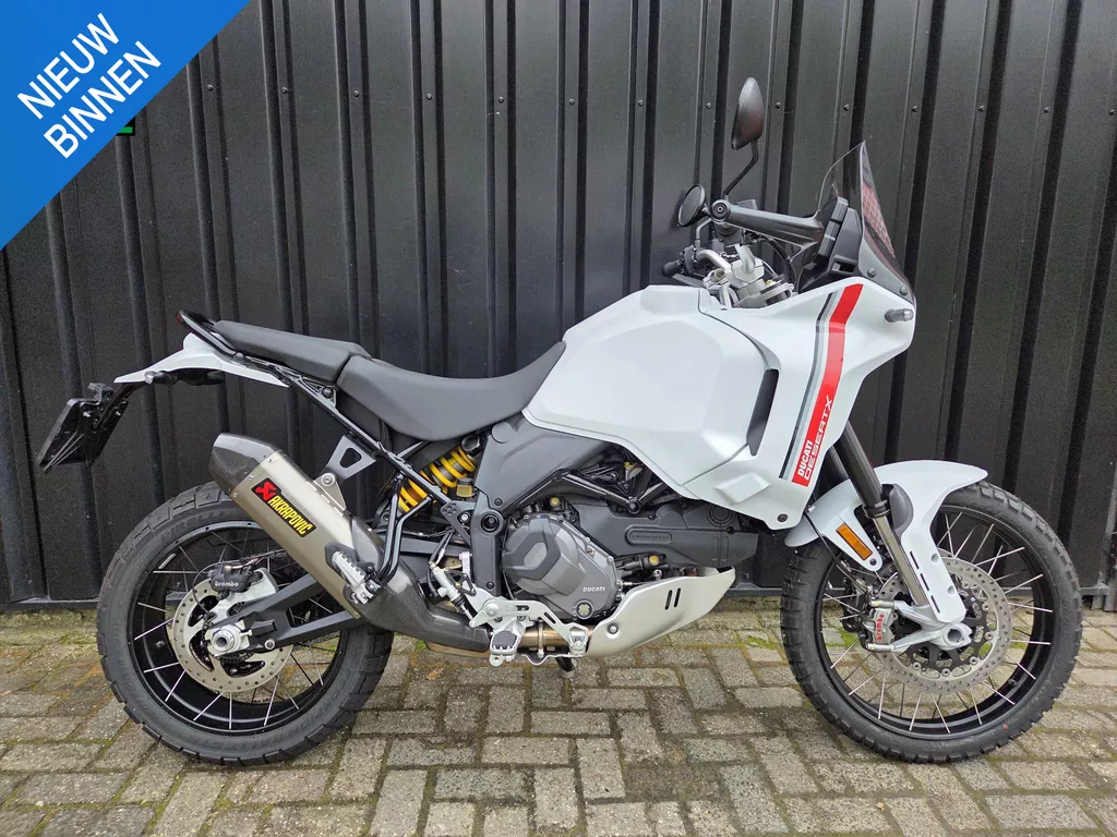 Ducati Desert X Akrapovic