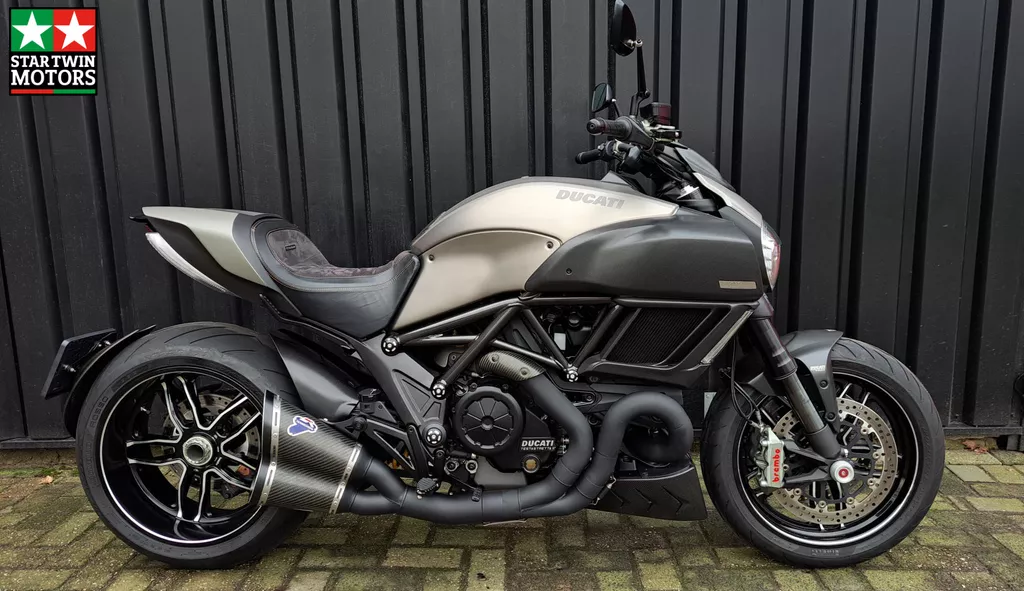 Ducati Diavel Titanium Nummer 233 van 500!